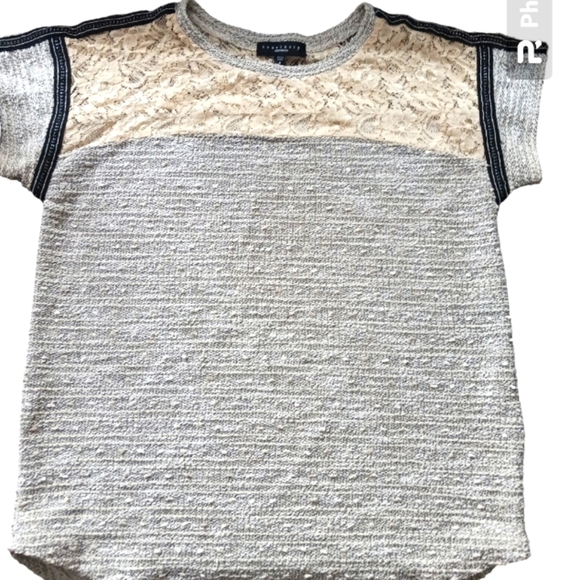 Elegant lace and metal top - Picture 1 of 11